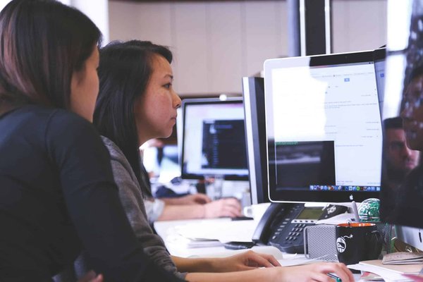 Comment les entreprises de logiciel peuvent-elles implémenter des pratiques éthiques dans le développement de produits ?